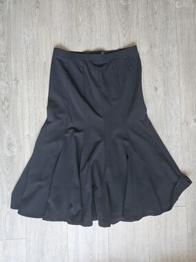 intro. Black Circle Skirt